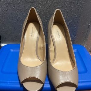Liz Claiborne Nude Wedge Heels (sz 8)